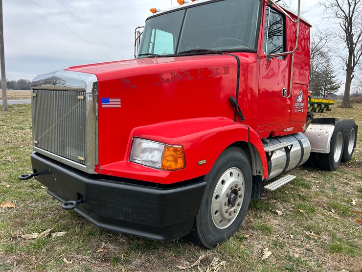 #95-•-volvo-semi-image-9