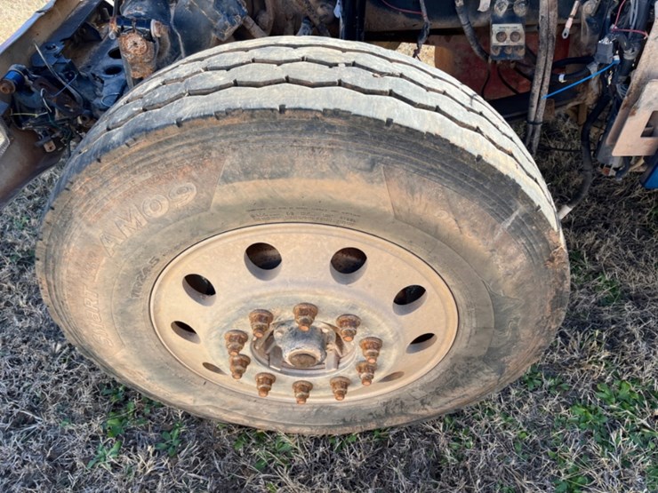 2011-peterbilt-367-image-12