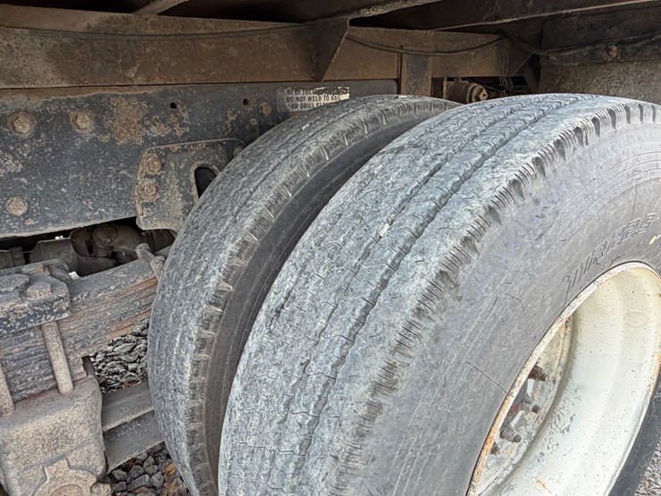 peterbilt-357-image-10