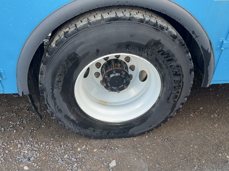 2012-peterbilt-337-image-5