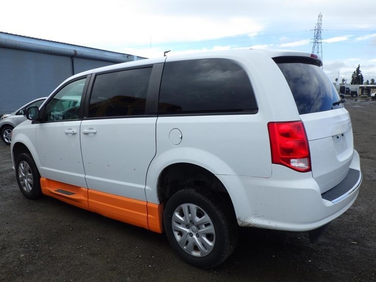 2014-dodge-grand-caravan-image-4