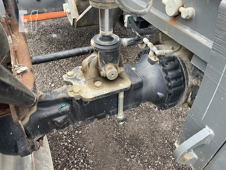 2011-jlg-g10-55a-image-22