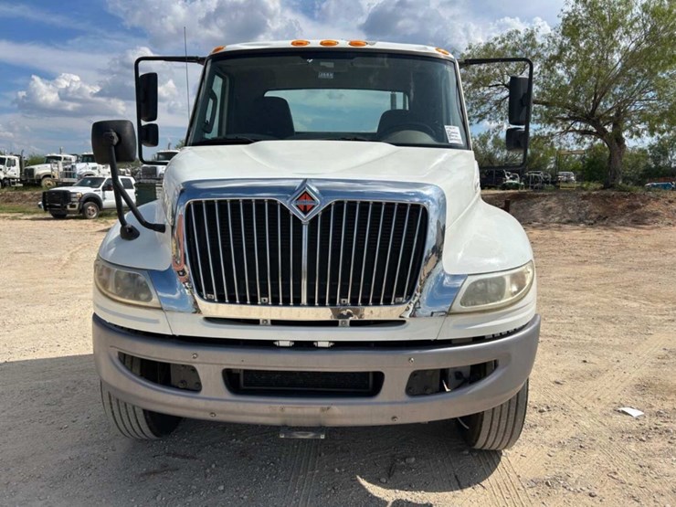 international-durastar-4400-image-7