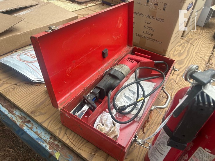 milwaukee-sawzall-w/-case-image-2