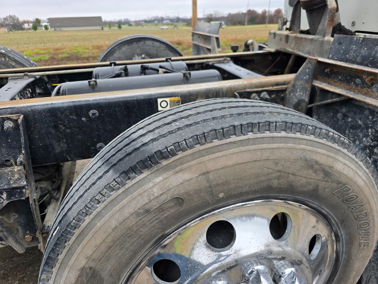 2020-peterbilt-567-image-87