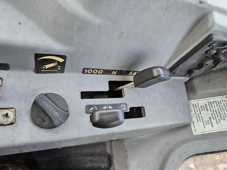 massey-ferguson-4325-image-36