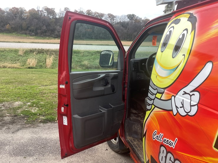 #1403-•-2005-chevy-cargo-van-(wi-title-in-delay)-image-22