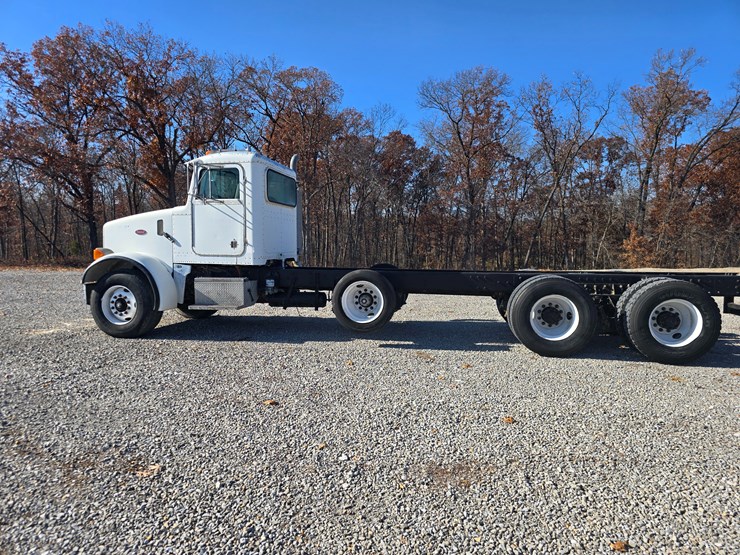 peterbilt-357-image-13