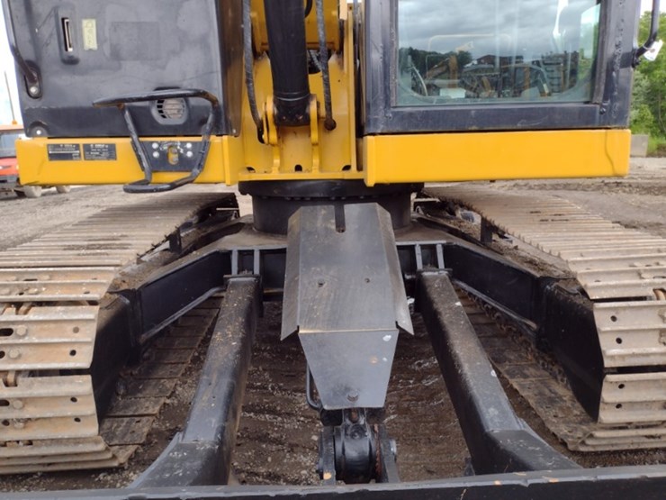 caterpillar-307.5-image-22