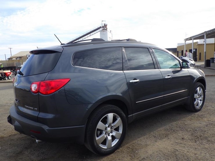 2010-chevrolet-traverse-image-3