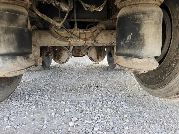 2003-peterbilt-320-image-112