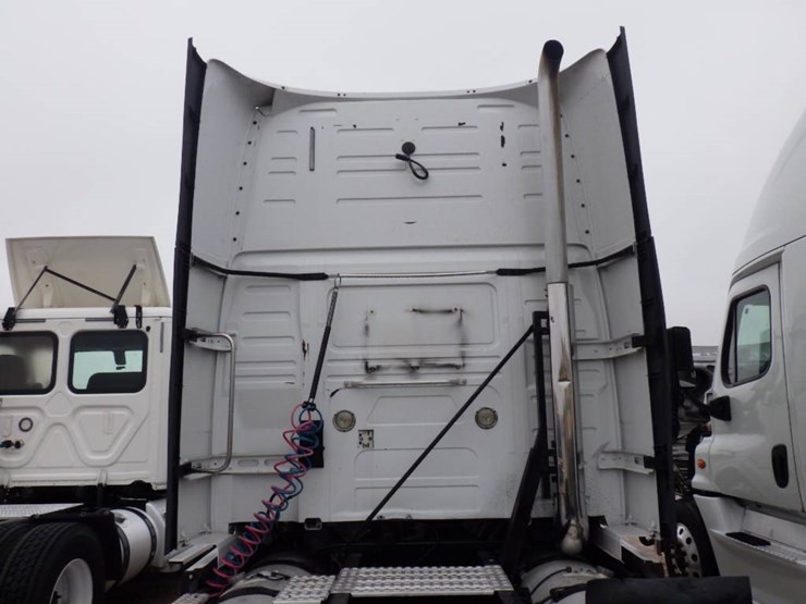 volvo-vnl780-image-15