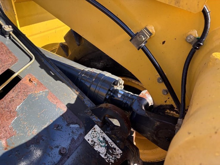 2014-komatsu-wa380-7-image-15