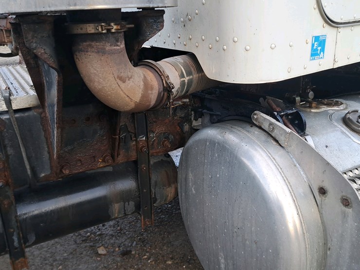 2010-peterbilt-386-image-40