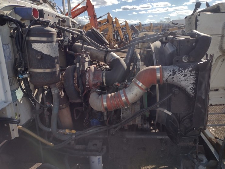 peterbilt-335-image-21