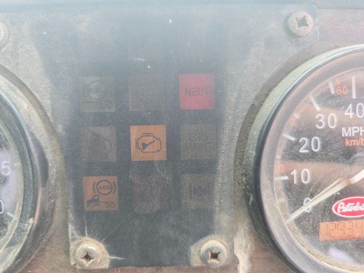 2003-peterbilt-320-image-47