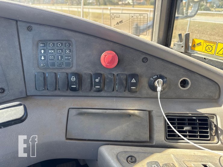 2014-volvo-a25g-image-23