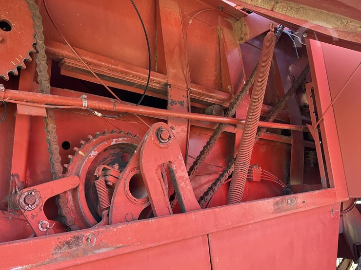 1980-hesston-4900-image-30