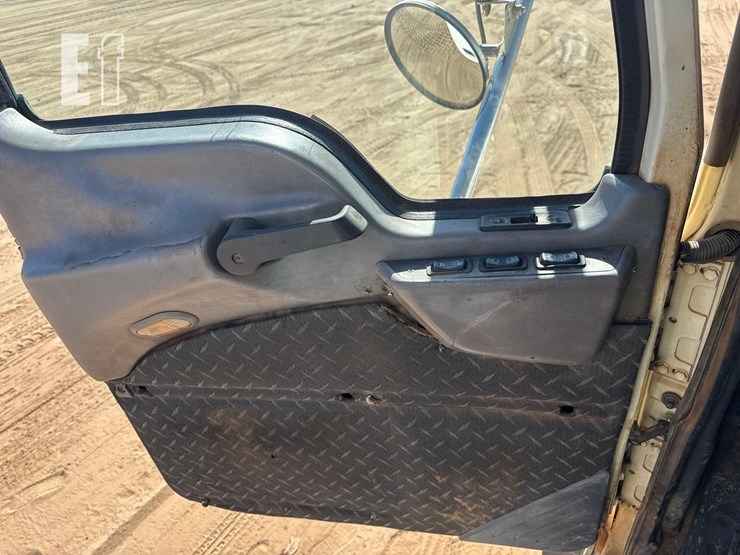 2015-mack-pinnacle-chu613-image-29