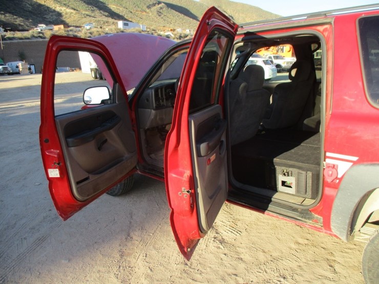 chevrolet-suburban-image-13