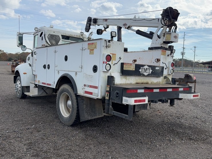 2007-peterbilt-335-image-13