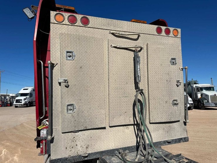 2004-peterbilt-379-image-8