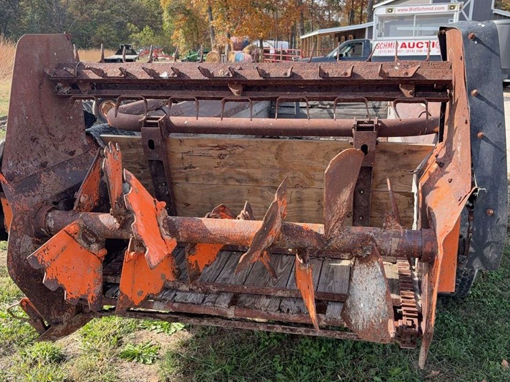 new-idea-manure-spreader,-single-axle,-wood-floor,-540pto,-has-a-hole-in-floor,-is-in-working-order,-just-needs-a-new-floor,-hyd.-slop/end-gate,-rear-beater-image-6
