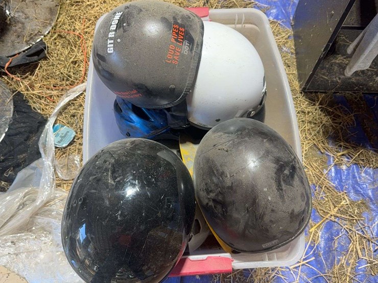 assortment-of-bike-helmets-image-3