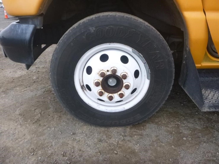 2004-ford-e450-image-16