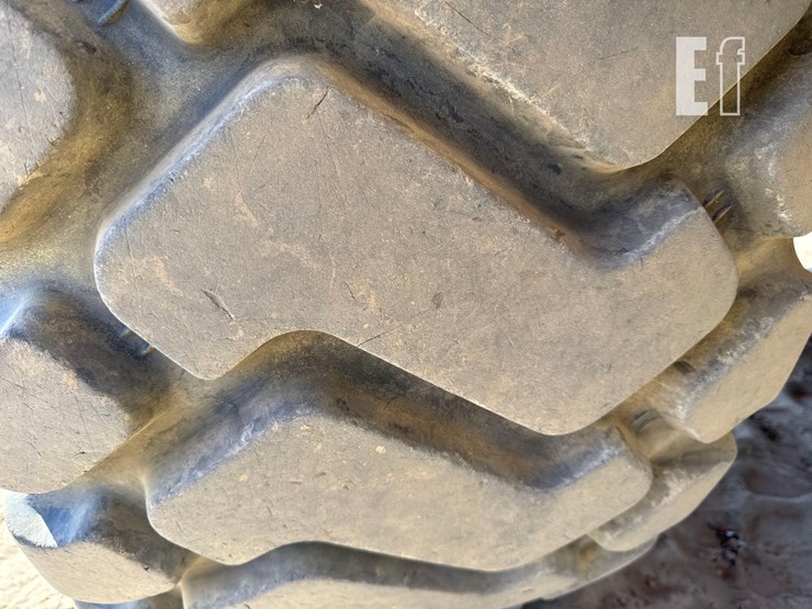 2014-volvo-a25g-image-9