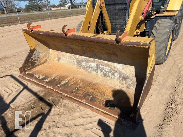 2016-caterpillar-415f2-image-18