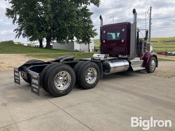 2017-kenworth-w900l-image-5