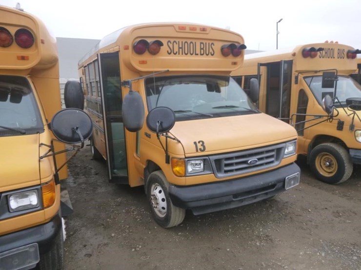 2004-ford-e450-image-2