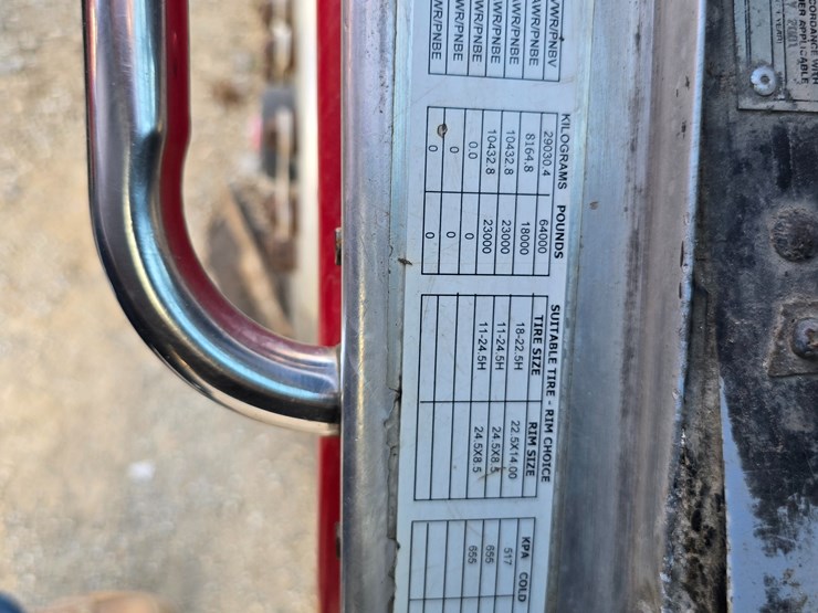 2002-peterbilt-320-image-39