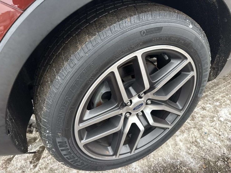 2016-ford-explorer-image-8