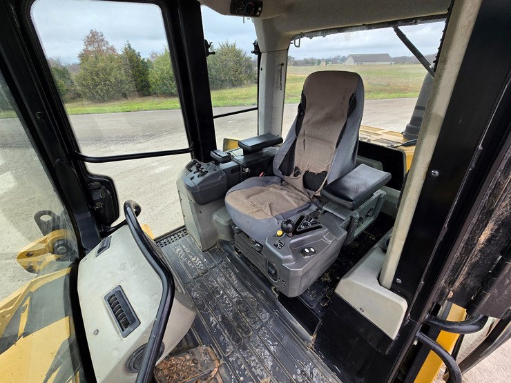 caterpillar-953d-image-103