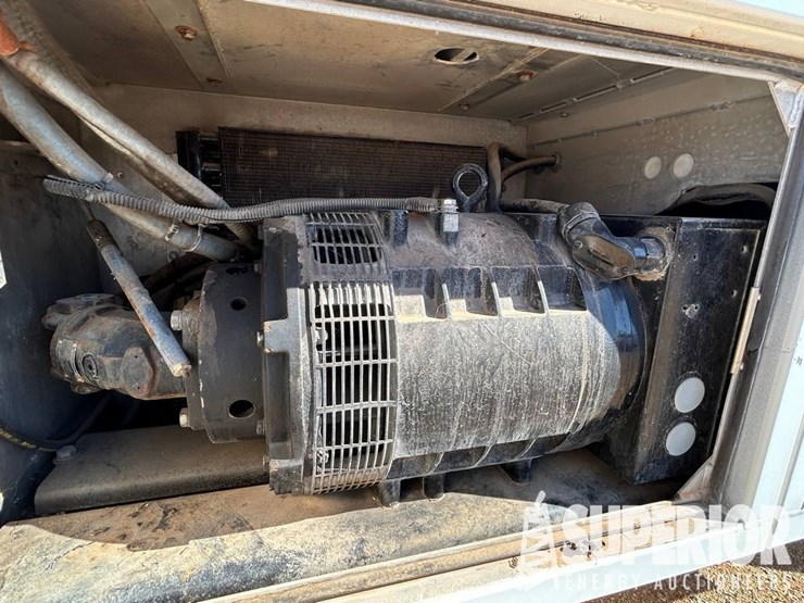 caterpillar-10-image-3