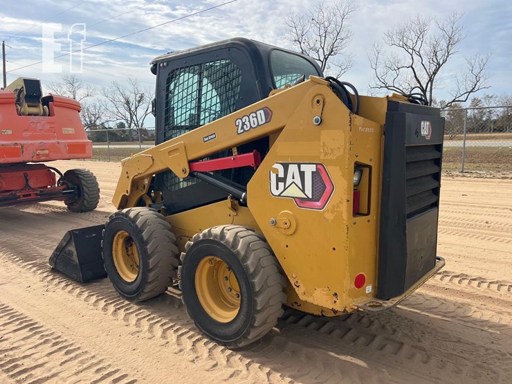 2016-caterpillar-236d-image-2