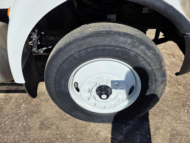 2009-peterbilt-340-image-11