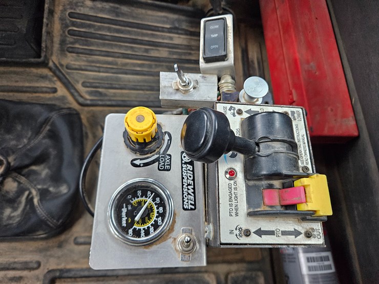 freightliner-122sd-image-93