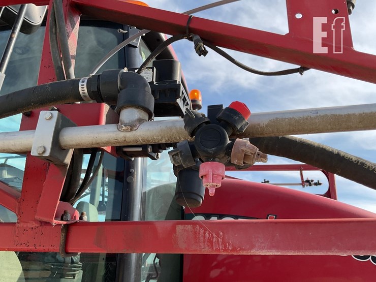 case-ih-patriot-3330-image-16