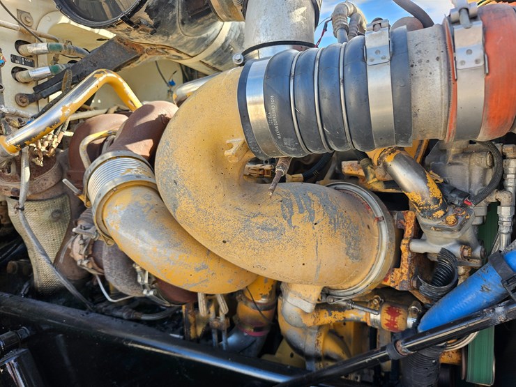 2009-peterbilt-365-image-61