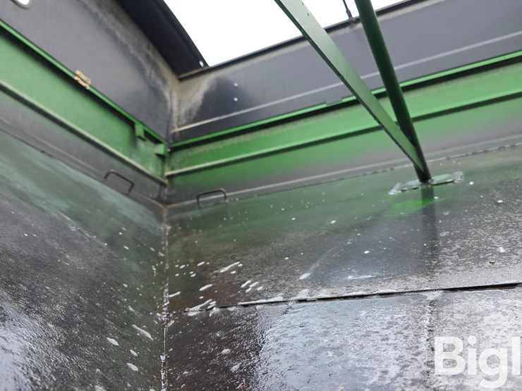 unverferth-brent-gt-644-gravity-wagon-image-19