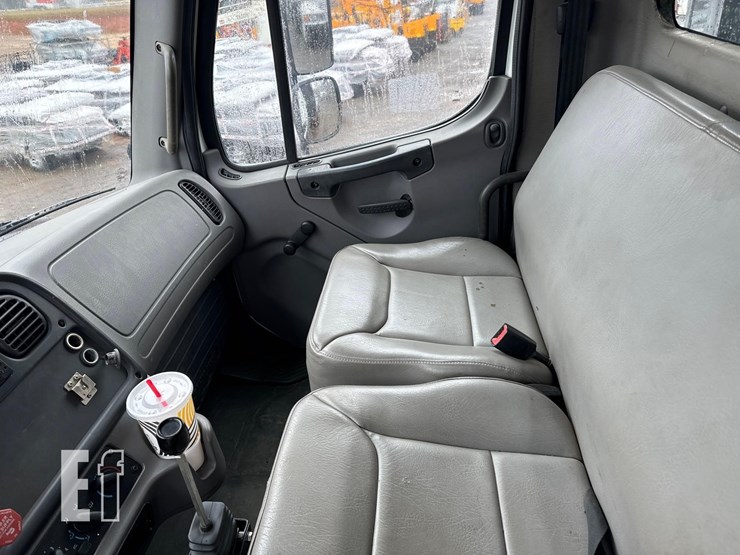 freightliner-business-class-m2-106-image-21