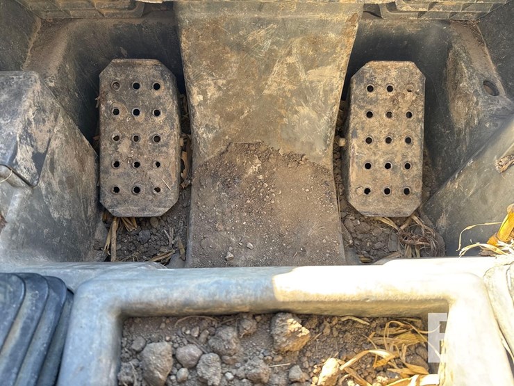 2017-deere-323e-image-27