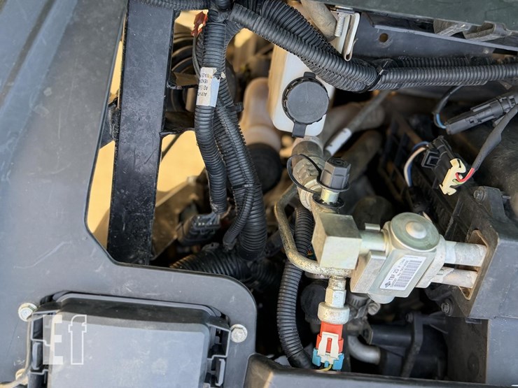 2019-john-deere-gator-xuv-835r-image-22