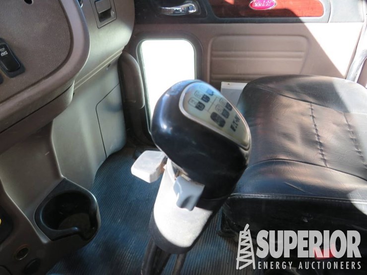 2016-peterbilt-389-image-14