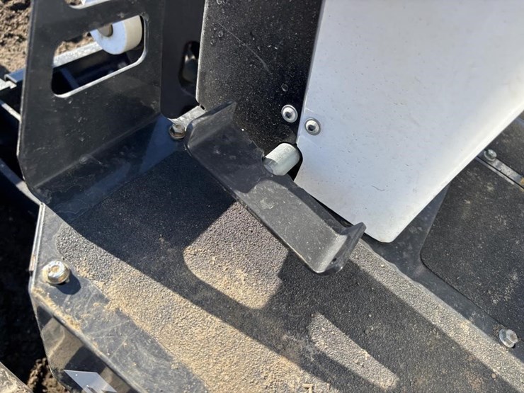 2022-bobcat-e10e-hydraulic-excavator-image-40