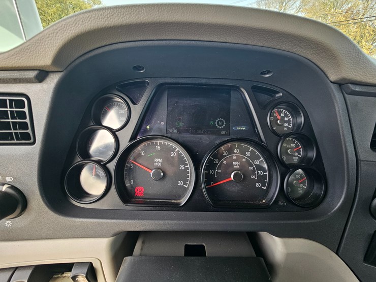 peterbilt-579-image-52