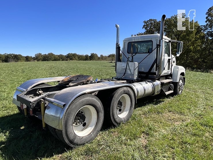 2013-mack-pinnacle-chu613-image-3